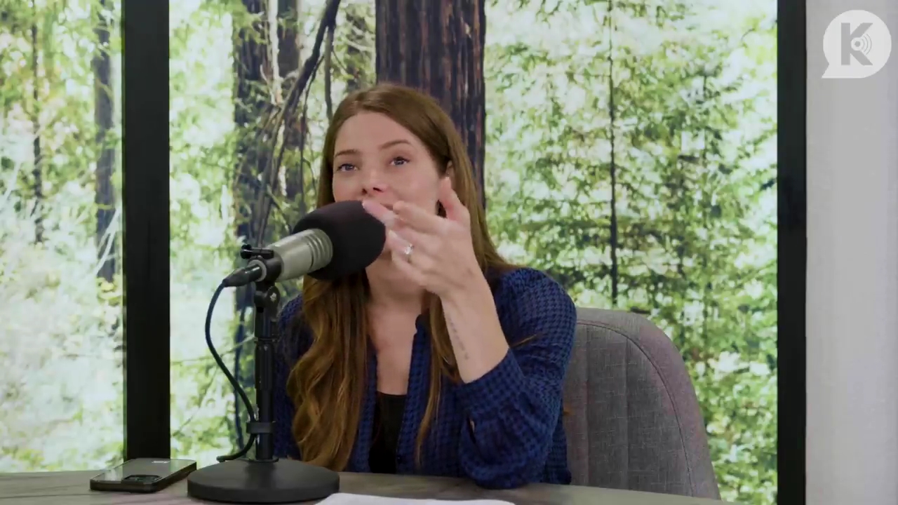 Ashley-Greene-dot-nl_TheTwilightEffectPostcast-Aflevering9NewMoonRewatchPart3of3-2400.jpg Ashley-Greene-dot-nl_TheTwilightEffectPostcast-Aflevering9NewMoonRewatchPart3of3-2400.jpg