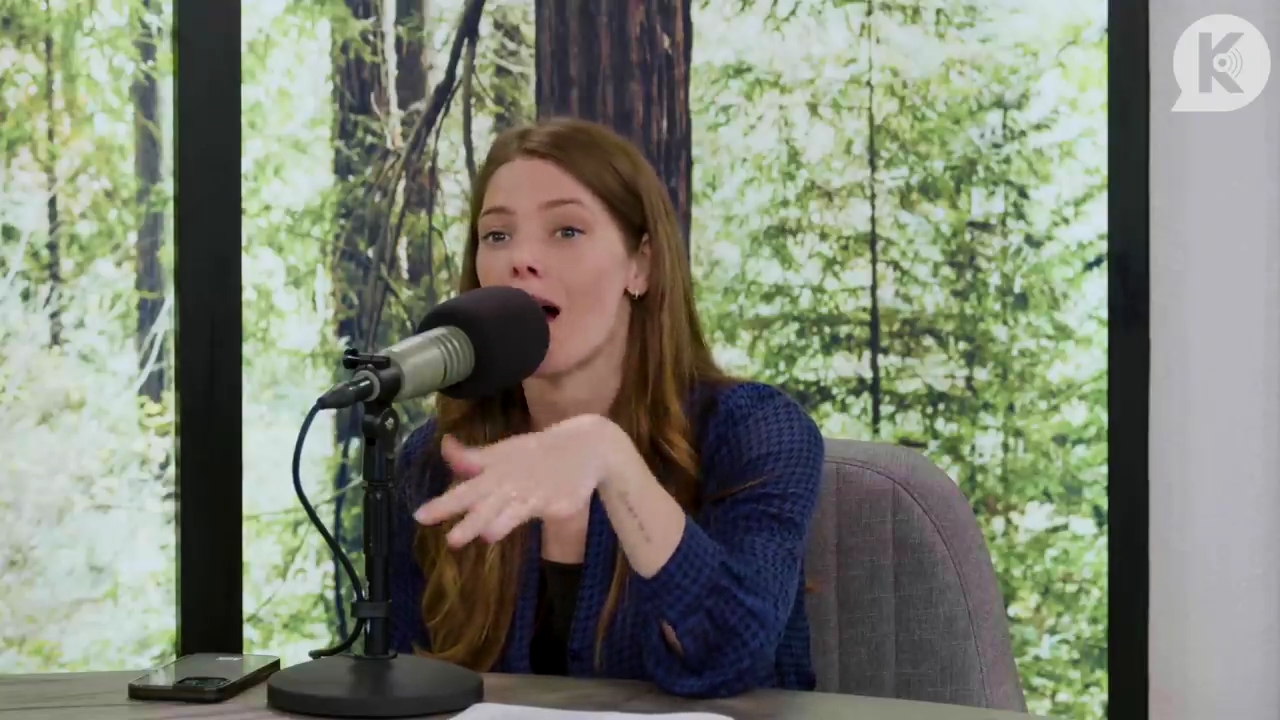 Ashley-Greene-dot-nl_TheTwilightEffectPostcast-Aflevering9NewMoonRewatchPart3of3-2402.jpg Ashley-Greene-dot-nl_TheTwilightEffectPostcast-Aflevering9NewMoonRewatchPart3of3-2402.jpg