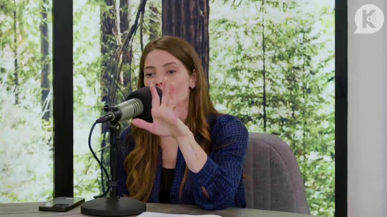 Ashley-Greene-dot-nl_TheTwilightEffectPostcast-Aflevering9NewMoonRewatchPart3of3-2404.jpg Ashley-Greene-dot-nl_TheTwilightEffectPostcast-Aflevering9NewMoonRewatchPart3of3-2404.jpg