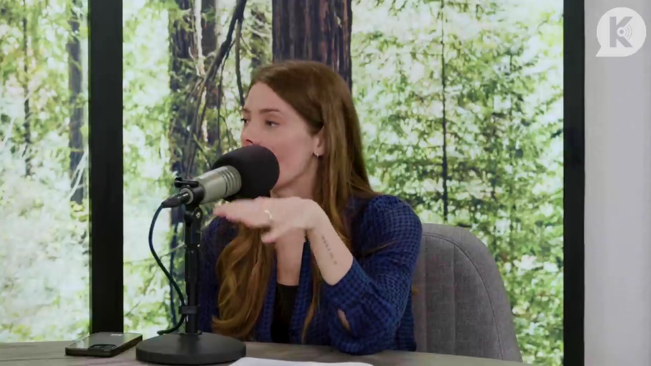 Ashley-Greene-dot-nl_TheTwilightEffectPostcast-Aflevering9NewMoonRewatchPart3of3-2406.jpg Ashley-Greene-dot-nl_TheTwilightEffectPostcast-Aflevering9NewMoonRewatchPart3of3-2406.jpg