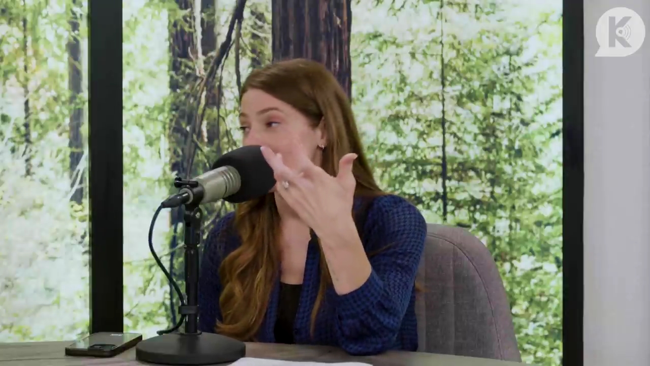 Ashley-Greene-dot-nl_TheTwilightEffectPostcast-Aflevering9NewMoonRewatchPart3of3-2409.jpg Ashley-Greene-dot-nl_TheTwilightEffectPostcast-Aflevering9NewMoonRewatchPart3of3-2409.jpg