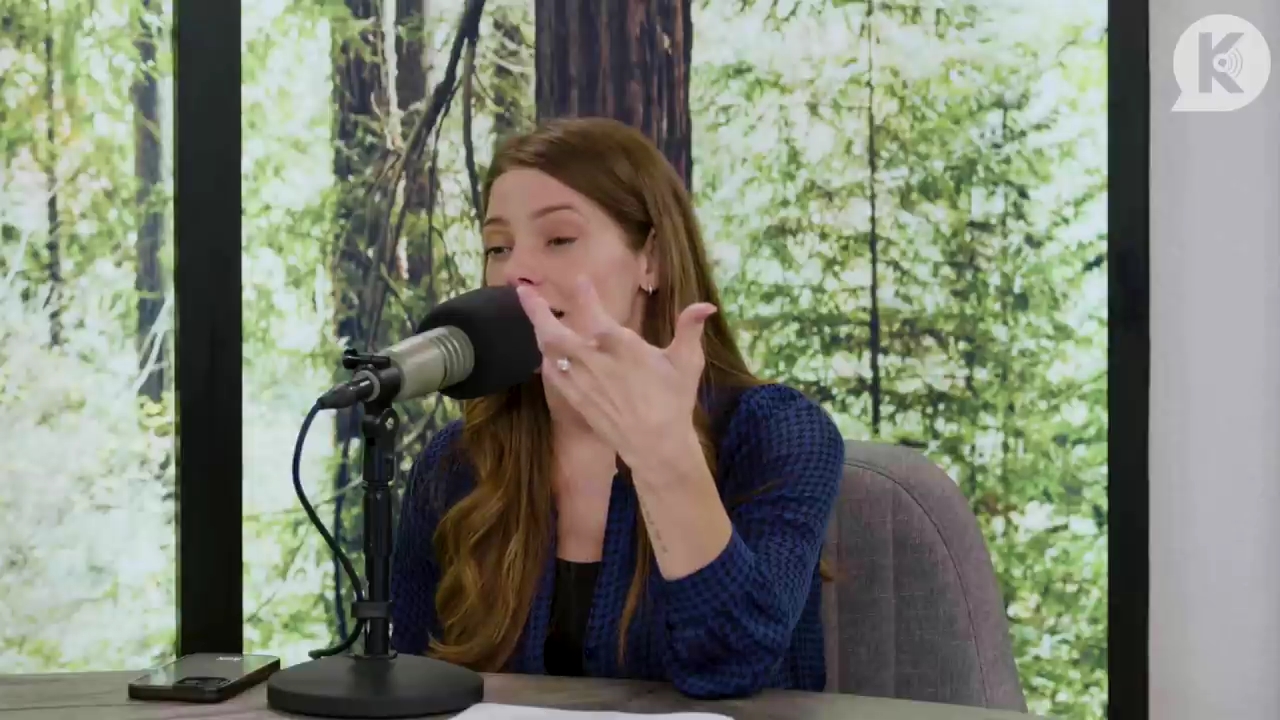 Ashley-Greene-dot-nl_TheTwilightEffectPostcast-Aflevering9NewMoonRewatchPart3of3-2412.jpg Ashley-Greene-dot-nl_TheTwilightEffectPostcast-Aflevering9NewMoonRewatchPart3of3-2412.jpg