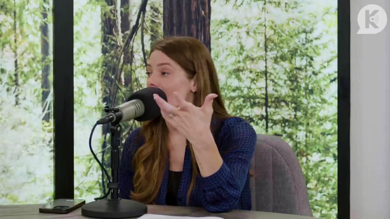 Ashley-Greene-dot-nl_TheTwilightEffectPostcast-Aflevering9NewMoonRewatchPart3of3-2413.jpg Ashley-Greene-dot-nl_TheTwilightEffectPostcast-Aflevering9NewMoonRewatchPart3of3-2413.jpg