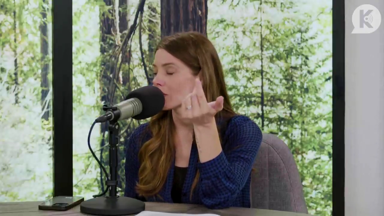 Ashley-Greene-dot-nl_TheTwilightEffectPostcast-Aflevering9NewMoonRewatchPart3of3-2417.jpg Ashley-Greene-dot-nl_TheTwilightEffectPostcast-Aflevering9NewMoonRewatchPart3of3-2417.jpg