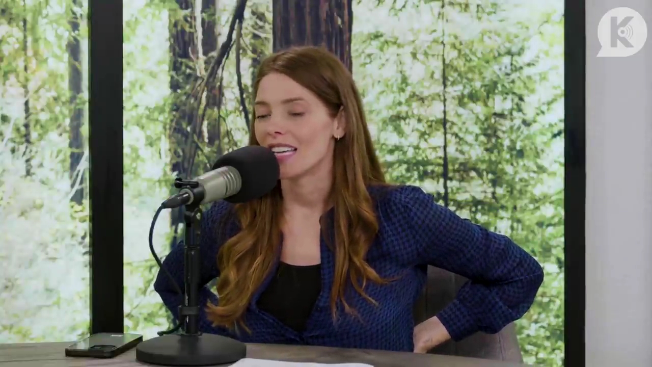 Ashley-Greene-dot-nl_TheTwilightEffectPostcast-Aflevering9NewMoonRewatchPart3of3-2434.jpg Ashley-Greene-dot-nl_TheTwilightEffectPostcast-Aflevering9NewMoonRewatchPart3of3-2434.jpg