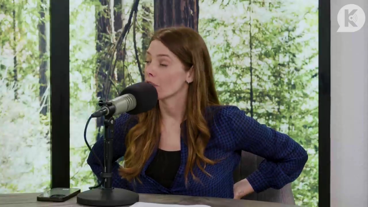 Ashley-Greene-dot-nl_TheTwilightEffectPostcast-Aflevering9NewMoonRewatchPart3of3-2439.jpg Ashley-Greene-dot-nl_TheTwilightEffectPostcast-Aflevering9NewMoonRewatchPart3of3-2439.jpg