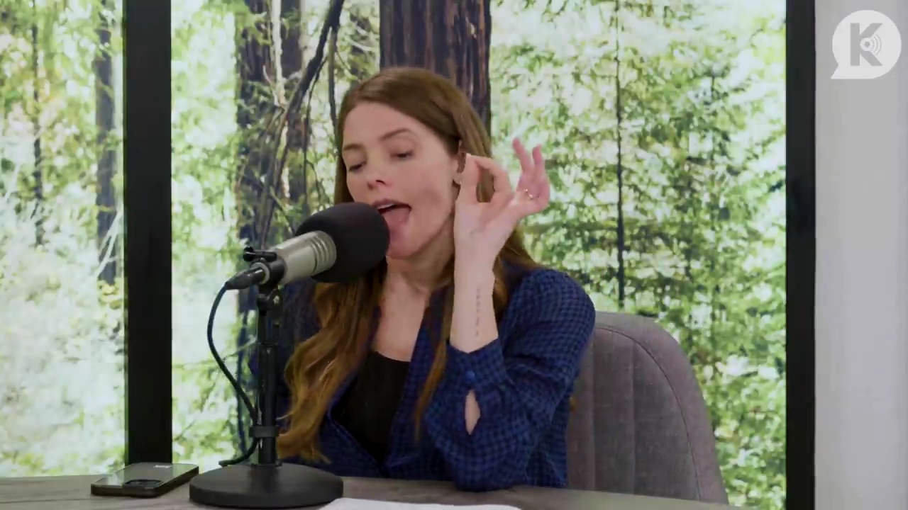 Ashley-Greene-dot-nl_TheTwilightEffectPostcast-Aflevering9NewMoonRewatchPart3of3-2443.jpg Ashley-Greene-dot-nl_TheTwilightEffectPostcast-Aflevering9NewMoonRewatchPart3of3-2443.jpg