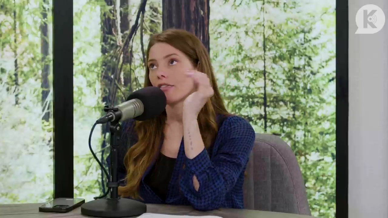 Ashley-Greene-dot-nl_TheTwilightEffectPostcast-Aflevering9NewMoonRewatchPart3of3-2444.jpg Ashley-Greene-dot-nl_TheTwilightEffectPostcast-Aflevering9NewMoonRewatchPart3of3-2444.jpg