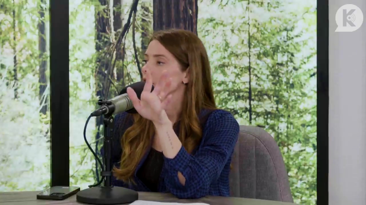 Ashley-Greene-dot-nl_TheTwilightEffectPostcast-Aflevering9NewMoonRewatchPart3of3-2448.jpg Ashley-Greene-dot-nl_TheTwilightEffectPostcast-Aflevering9NewMoonRewatchPart3of3-2448.jpg