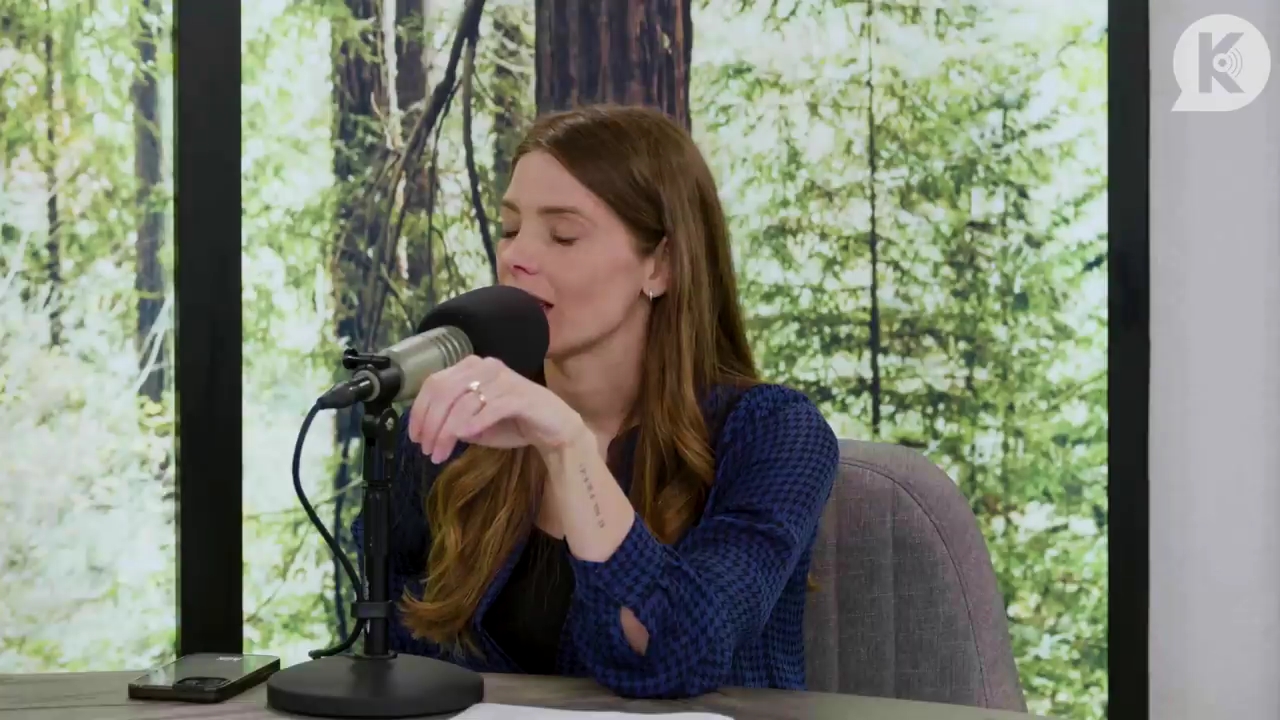 Ashley-Greene-dot-nl_TheTwilightEffectPostcast-Aflevering9NewMoonRewatchPart3of3-2451.jpg Ashley-Greene-dot-nl_TheTwilightEffectPostcast-Aflevering9NewMoonRewatchPart3of3-2451.jpg