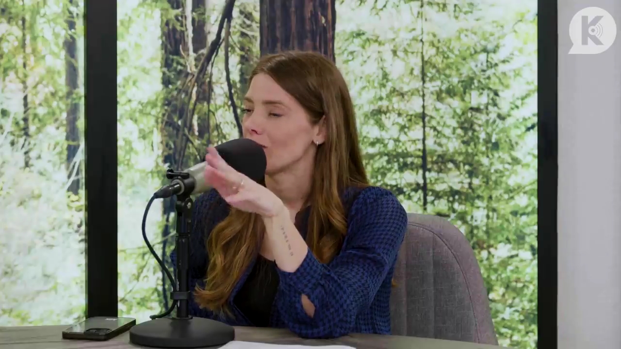 Ashley-Greene-dot-nl_TheTwilightEffectPostcast-Aflevering9NewMoonRewatchPart3of3-2452.jpg Ashley-Greene-dot-nl_TheTwilightEffectPostcast-Aflevering9NewMoonRewatchPart3of3-2452.jpg