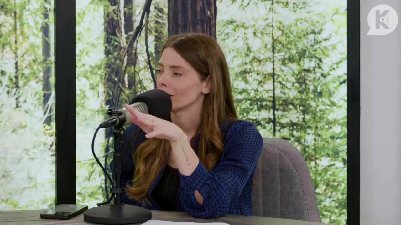 Ashley-Greene-dot-nl_TheTwilightEffectPostcast-Aflevering9NewMoonRewatchPart3of3-2453.jpg Ashley-Greene-dot-nl_TheTwilightEffectPostcast-Aflevering9NewMoonRewatchPart3of3-2453.jpg