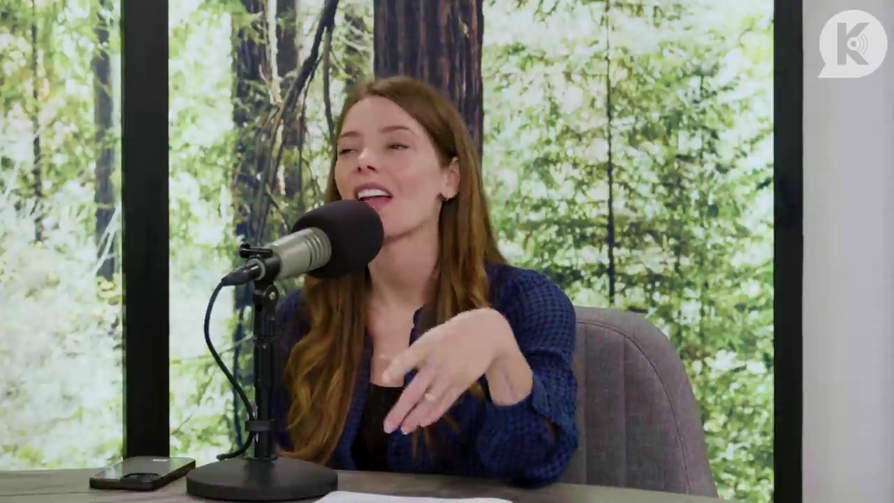 Ashley-Greene-dot-nl_TheTwilightEffectPostcast-Aflevering9NewMoonRewatchPart3of3-2501.jpg Ashley-Greene-dot-nl_TheTwilightEffectPostcast-Aflevering9NewMoonRewatchPart3of3-2501.jpg