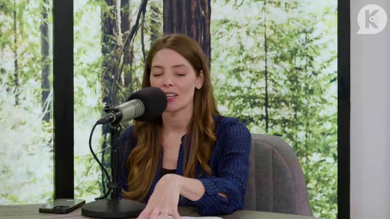 Ashley-Greene-dot-nl_TheTwilightEffectPostcast-Aflevering9NewMoonRewatchPart3of3-2502.jpg Ashley-Greene-dot-nl_TheTwilightEffectPostcast-Aflevering9NewMoonRewatchPart3of3-2502.jpg