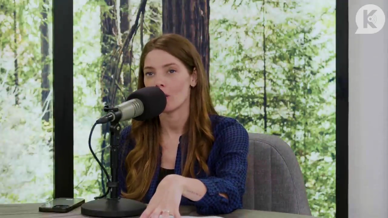 Ashley-Greene-dot-nl_TheTwilightEffectPostcast-Aflevering9NewMoonRewatchPart3of3-2504.jpg Ashley-Greene-dot-nl_TheTwilightEffectPostcast-Aflevering9NewMoonRewatchPart3of3-2504.jpg