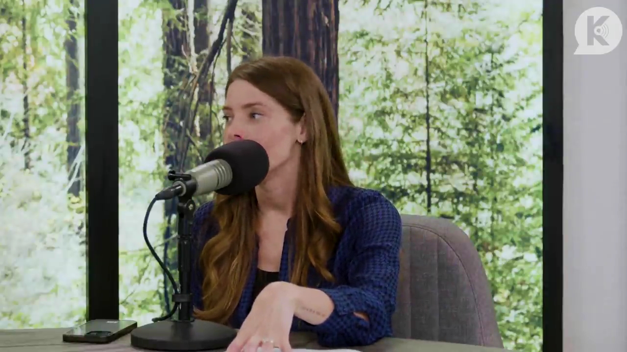 Ashley-Greene-dot-nl_TheTwilightEffectPostcast-Aflevering9NewMoonRewatchPart3of3-2505.jpg Ashley-Greene-dot-nl_TheTwilightEffectPostcast-Aflevering9NewMoonRewatchPart3of3-2505.jpg