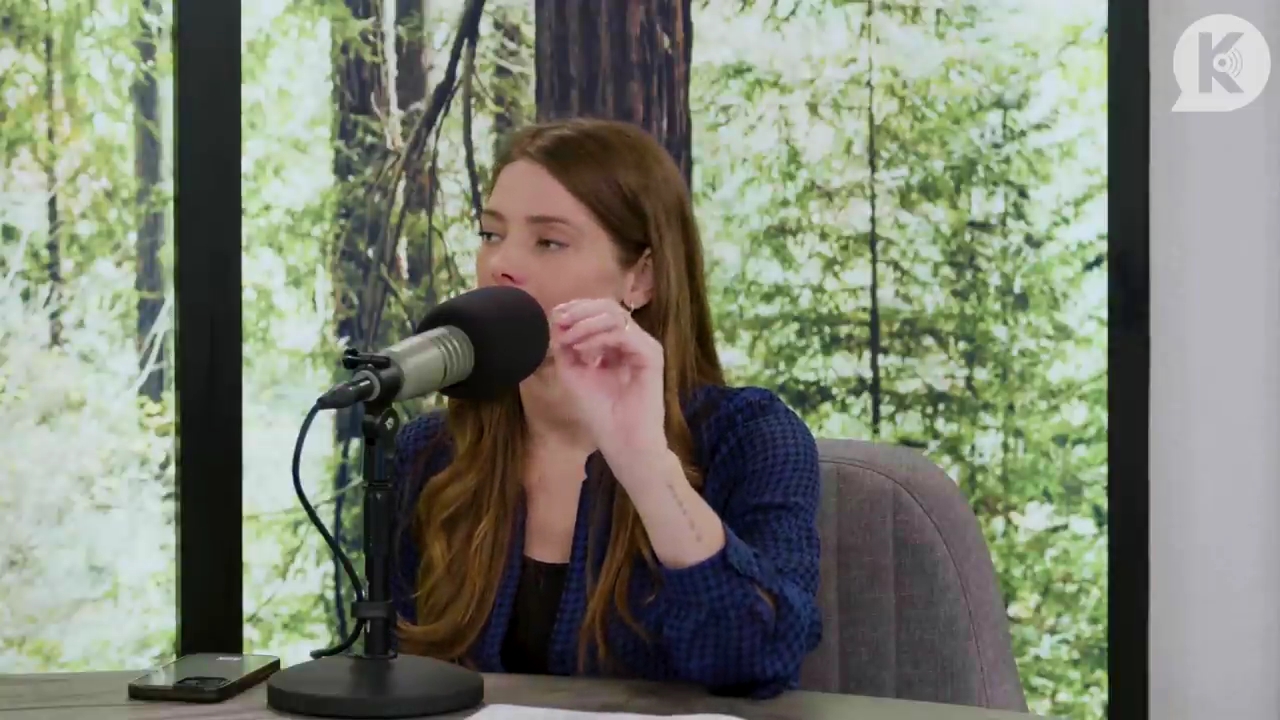 Ashley-Greene-dot-nl_TheTwilightEffectPostcast-Aflevering9NewMoonRewatchPart3of3-2509.jpg Ashley-Greene-dot-nl_TheTwilightEffectPostcast-Aflevering9NewMoonRewatchPart3of3-2509.jpg