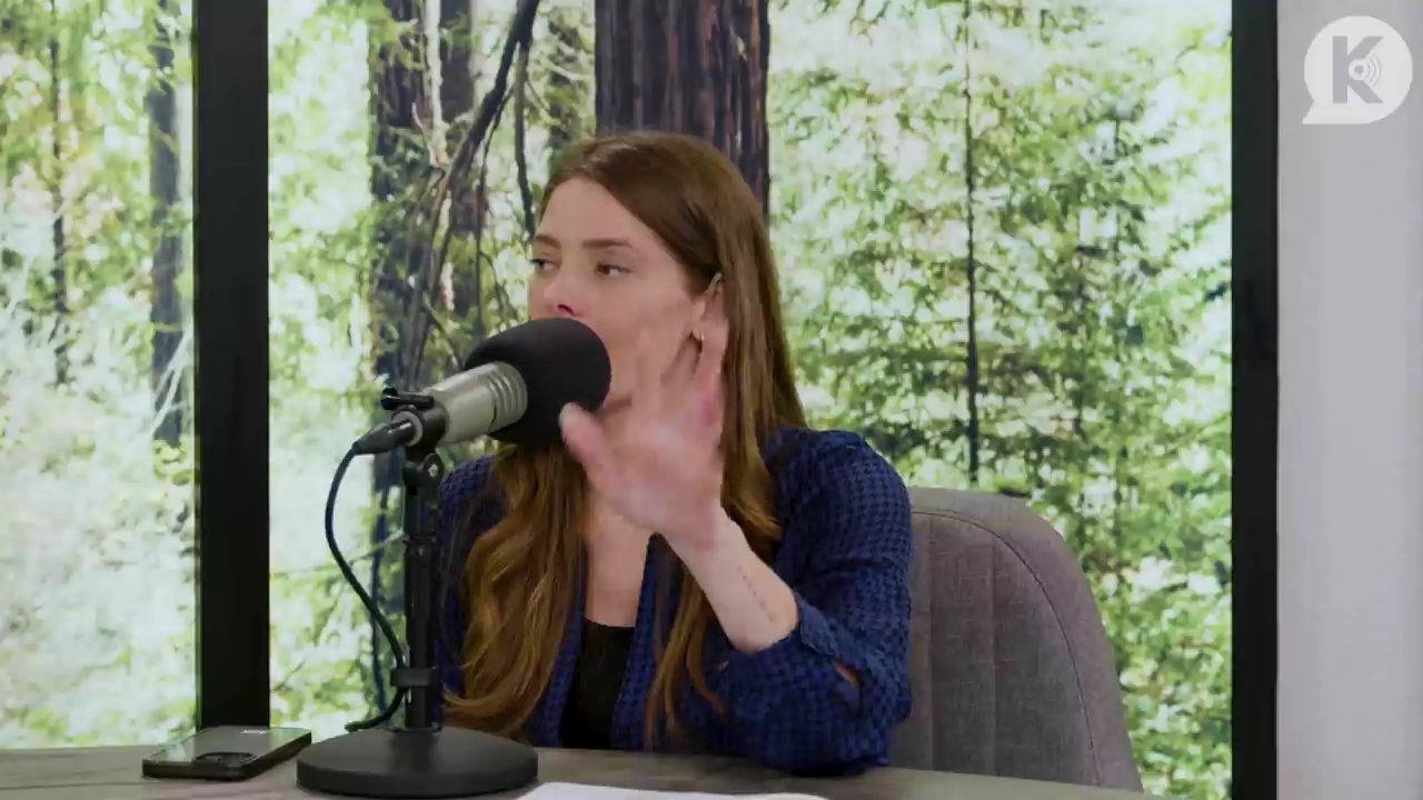 Ashley-Greene-dot-nl_TheTwilightEffectPostcast-Aflevering9NewMoonRewatchPart3of3-2510.jpg Ashley-Greene-dot-nl_TheTwilightEffectPostcast-Aflevering9NewMoonRewatchPart3of3-2510.jpg