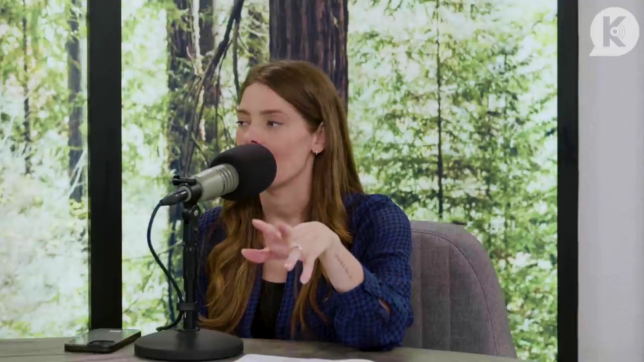 Ashley-Greene-dot-nl_TheTwilightEffectPostcast-Aflevering9NewMoonRewatchPart3of3-2511.jpg Ashley-Greene-dot-nl_TheTwilightEffectPostcast-Aflevering9NewMoonRewatchPart3of3-2511.jpg