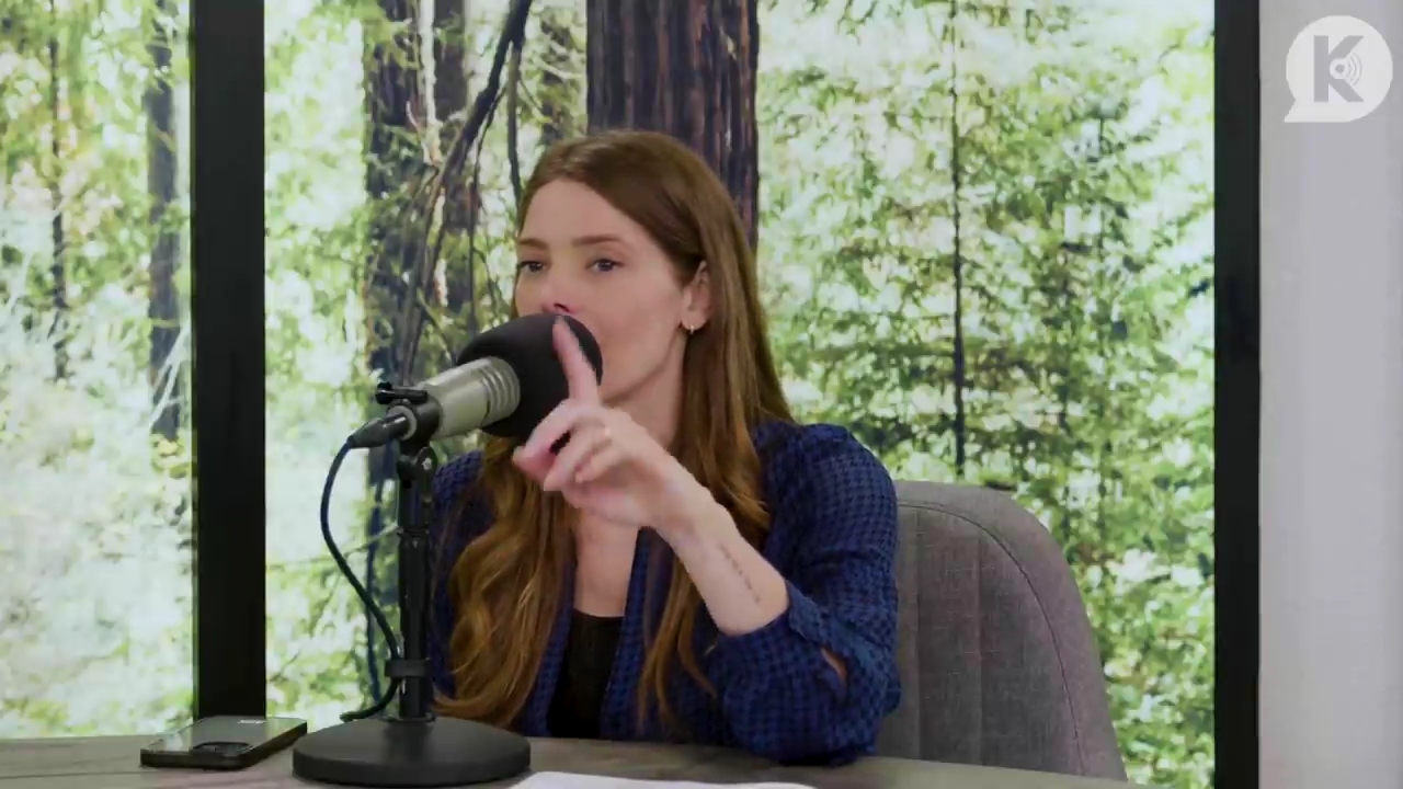 Ashley-Greene-dot-nl_TheTwilightEffectPostcast-Aflevering9NewMoonRewatchPart3of3-2512.jpg Ashley-Greene-dot-nl_TheTwilightEffectPostcast-Aflevering9NewMoonRewatchPart3of3-2512.jpg