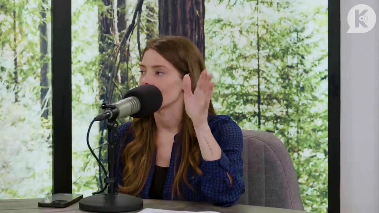 Ashley-Greene-dot-nl_TheTwilightEffectPostcast-Aflevering9NewMoonRewatchPart3of3-2514.jpg Ashley-Greene-dot-nl_TheTwilightEffectPostcast-Aflevering9NewMoonRewatchPart3of3-2514.jpg