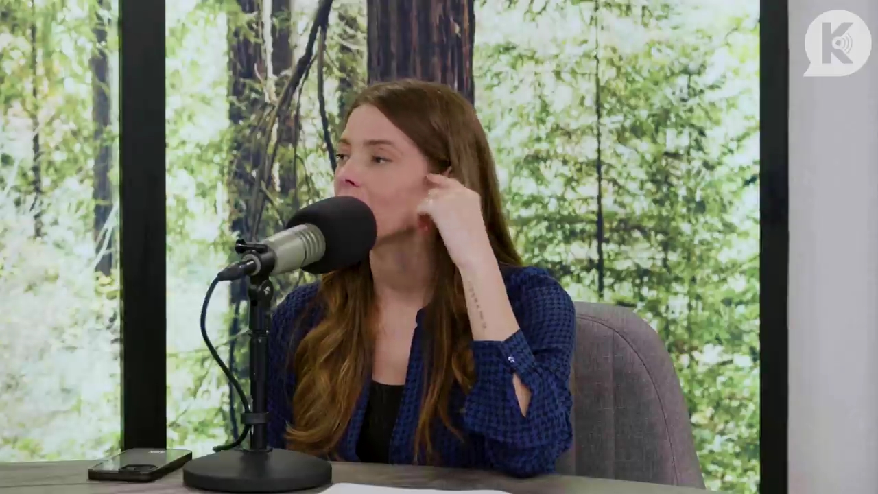 Ashley-Greene-dot-nl_TheTwilightEffectPostcast-Aflevering9NewMoonRewatchPart3of3-2530.jpg Ashley-Greene-dot-nl_TheTwilightEffectPostcast-Aflevering9NewMoonRewatchPart3of3-2530.jpg