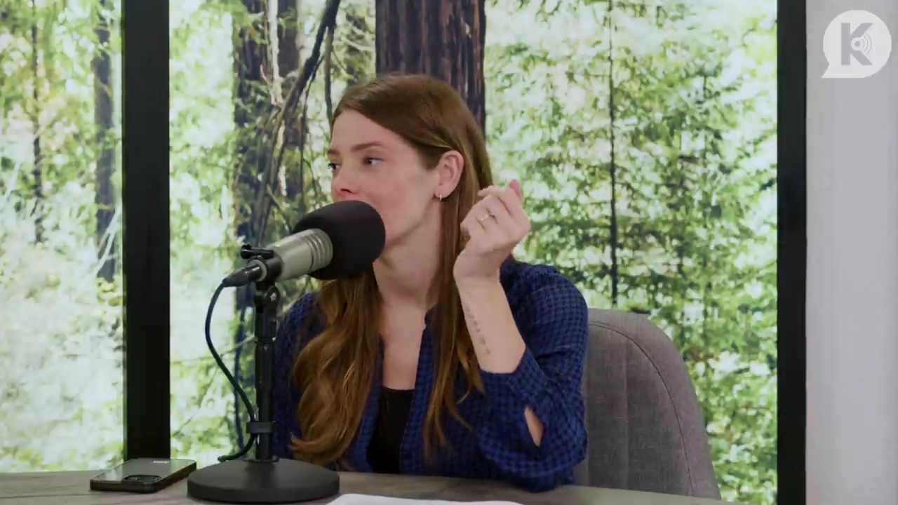 Ashley-Greene-dot-nl_TheTwilightEffectPostcast-Aflevering9NewMoonRewatchPart3of3-2555.jpg Ashley-Greene-dot-nl_TheTwilightEffectPostcast-Aflevering9NewMoonRewatchPart3of3-2555.jpg