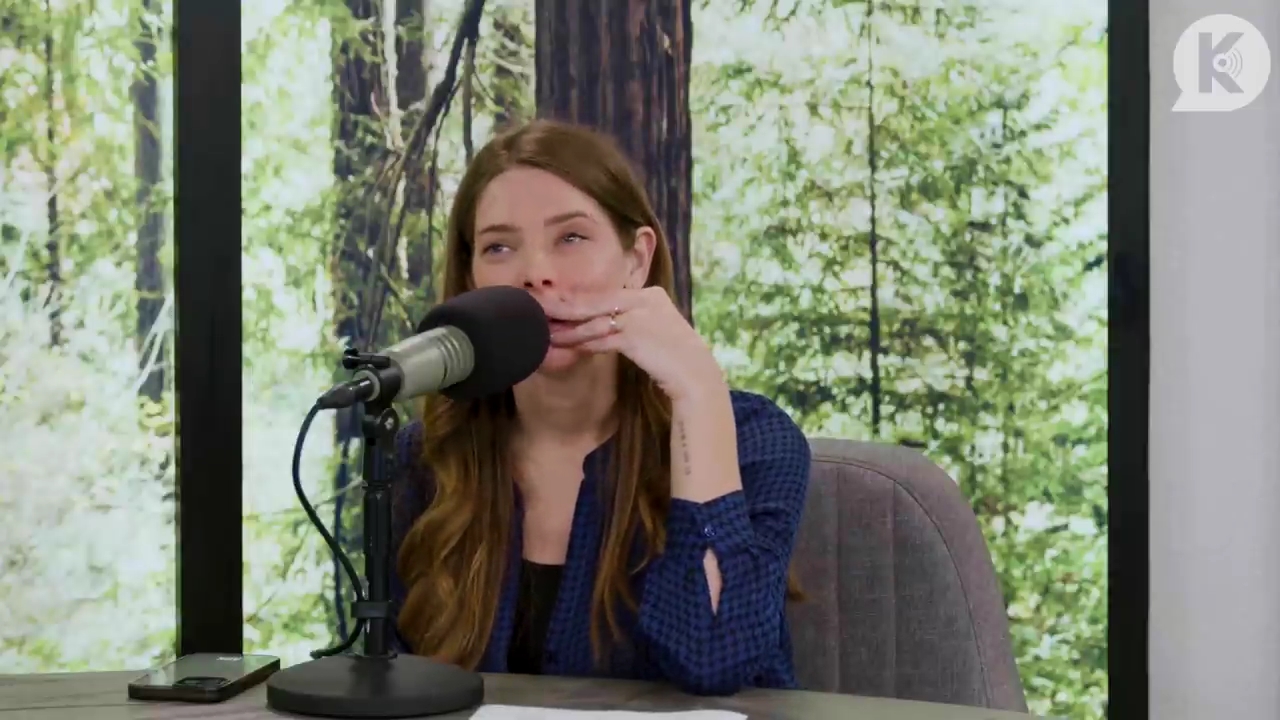 Ashley-Greene-dot-nl_TheTwilightEffectPostcast-Aflevering9NewMoonRewatchPart3of3-2604.jpg Ashley-Greene-dot-nl_TheTwilightEffectPostcast-Aflevering9NewMoonRewatchPart3of3-2604.jpg