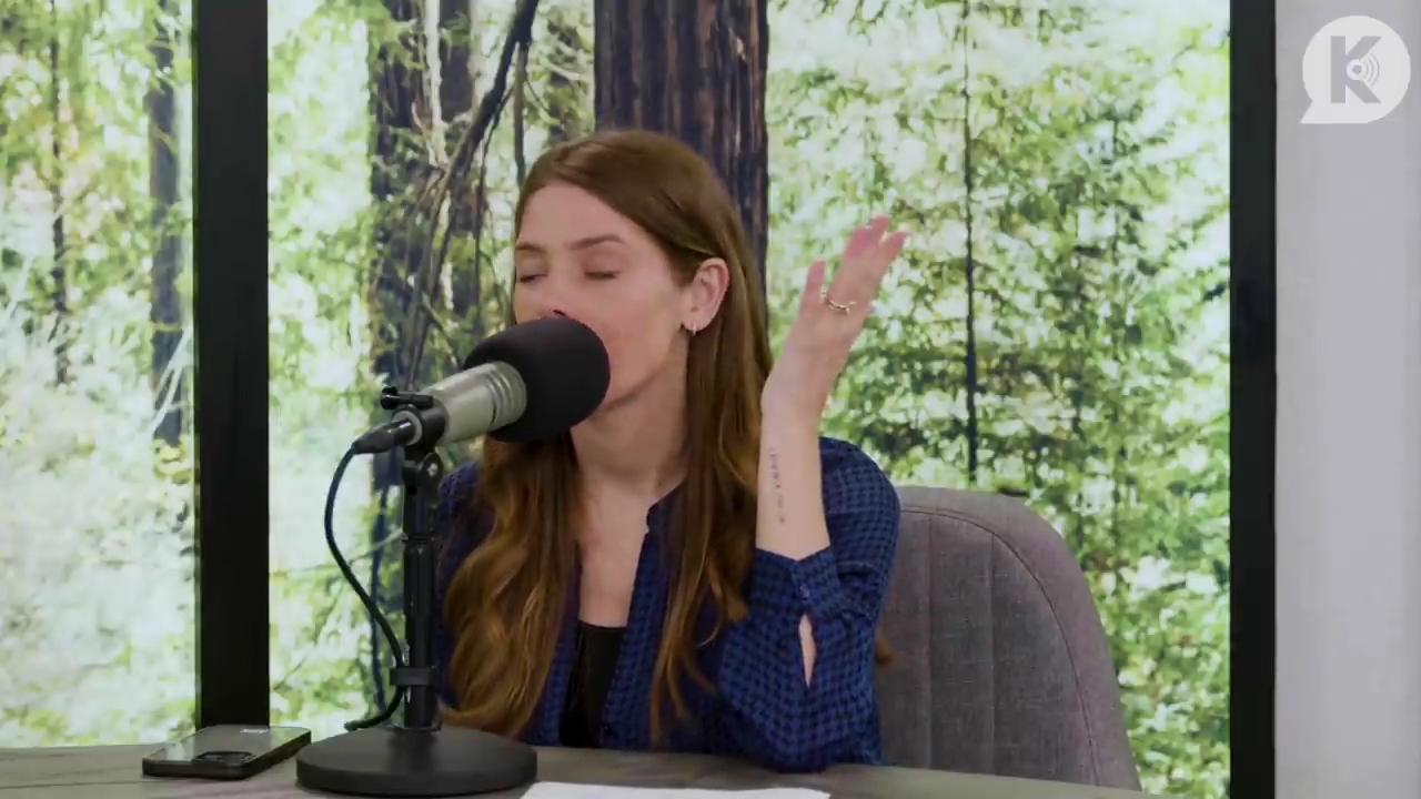 Ashley-Greene-dot-nl_TheTwilightEffectPostcast-Aflevering9NewMoonRewatchPart3of3-2608.jpg Ashley-Greene-dot-nl_TheTwilightEffectPostcast-Aflevering9NewMoonRewatchPart3of3-2608.jpg