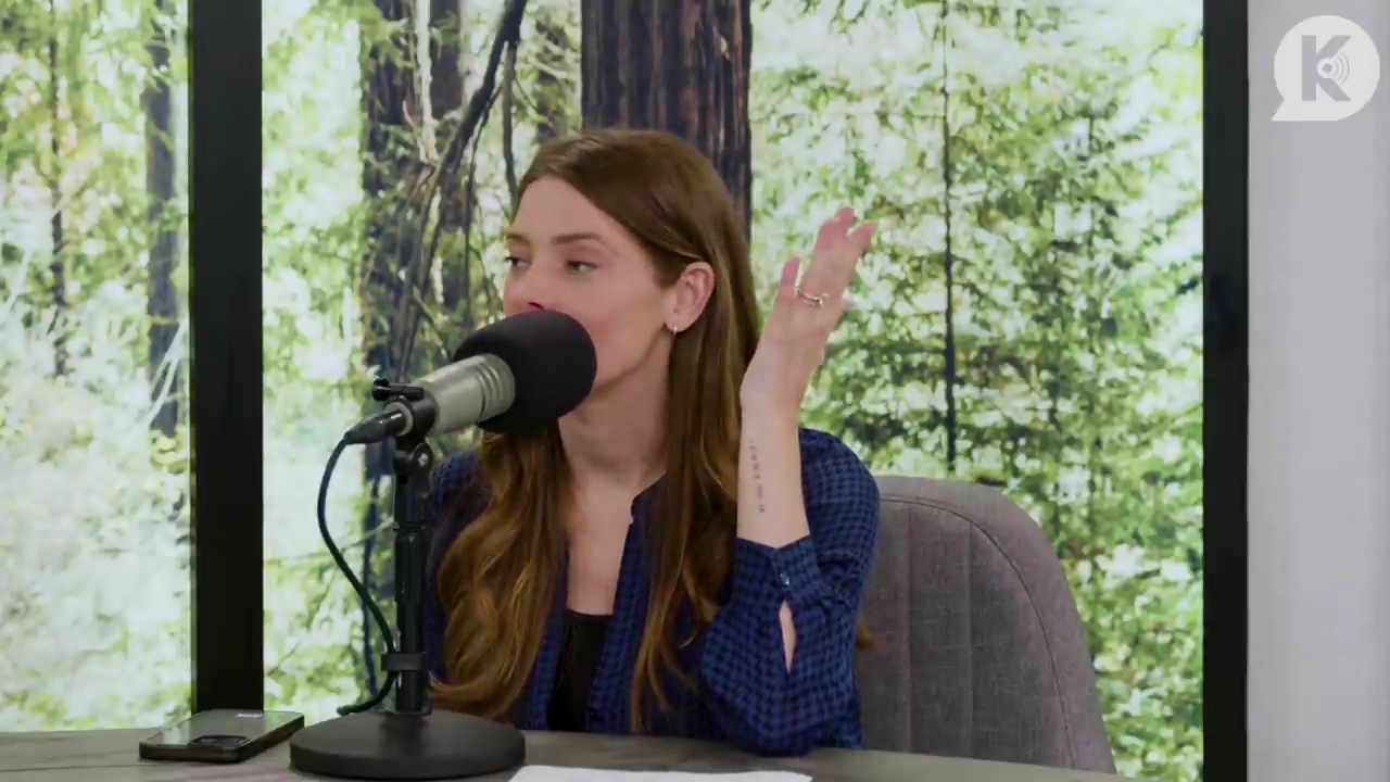 Ashley-Greene-dot-nl_TheTwilightEffectPostcast-Aflevering9NewMoonRewatchPart3of3-2609.jpg Ashley-Greene-dot-nl_TheTwilightEffectPostcast-Aflevering9NewMoonRewatchPart3of3-2609.jpg