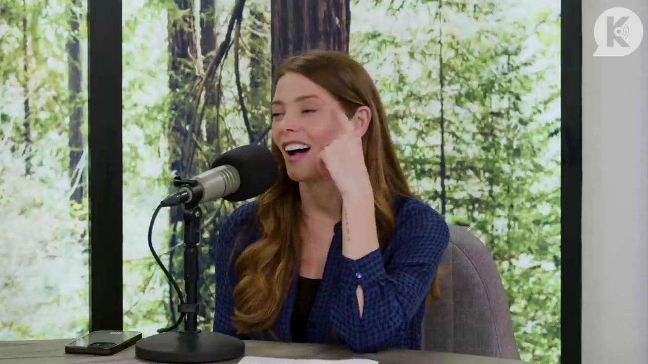 Ashley-Greene-dot-nl_TheTwilightEffectPostcast-Aflevering9NewMoonRewatchPart3of3-2623.jpg Ashley-Greene-dot-nl_TheTwilightEffectPostcast-Aflevering9NewMoonRewatchPart3of3-2623.jpg