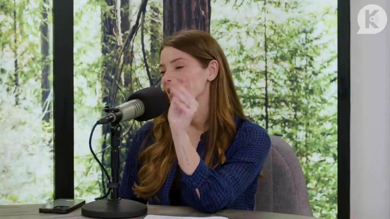 Ashley-Greene-dot-nl_TheTwilightEffectPostcast-Aflevering9NewMoonRewatchPart3of3-2674.jpg Ashley-Greene-dot-nl_TheTwilightEffectPostcast-Aflevering9NewMoonRewatchPart3of3-2674.jpg