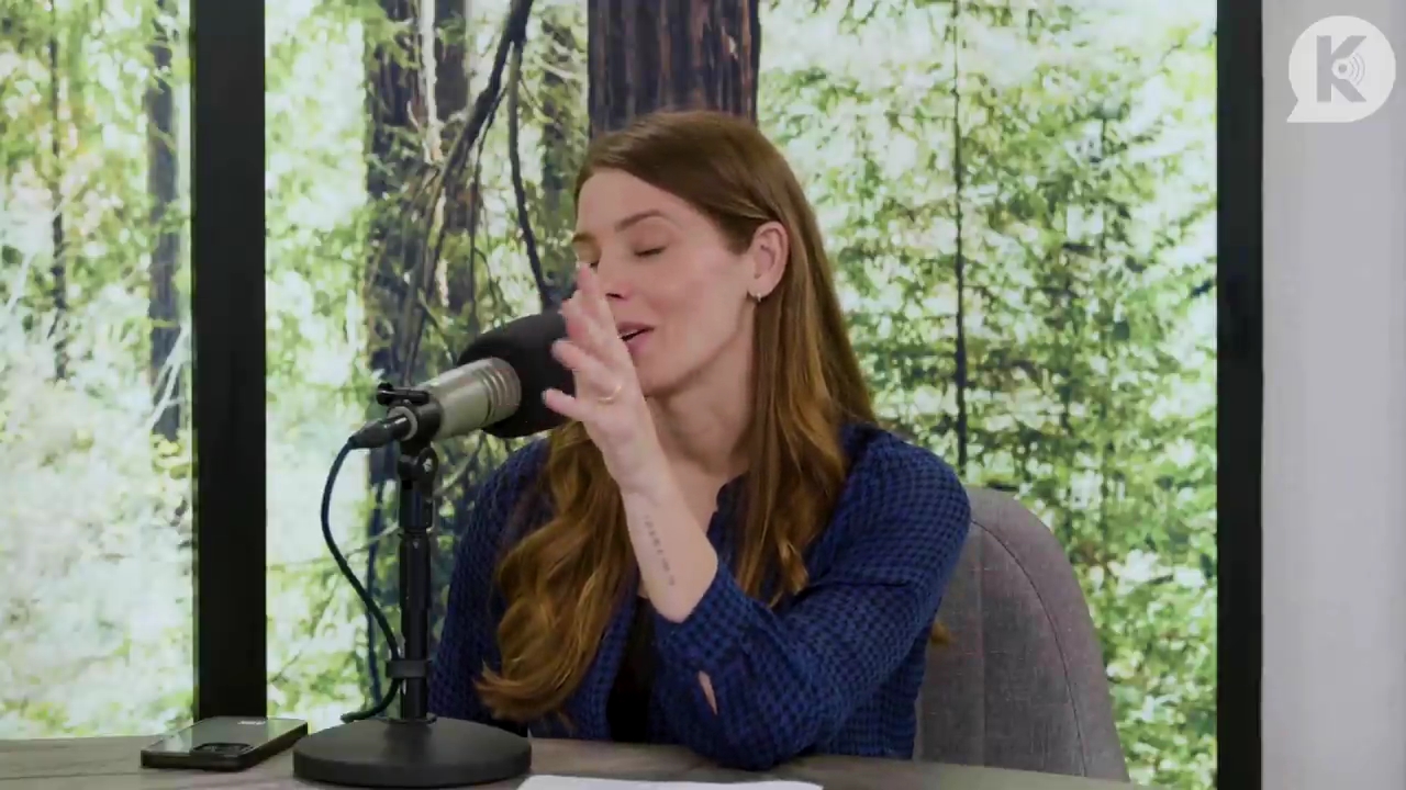 Ashley-Greene-dot-nl_TheTwilightEffectPostcast-Aflevering9NewMoonRewatchPart3of3-2676.jpg Ashley-Greene-dot-nl_TheTwilightEffectPostcast-Aflevering9NewMoonRewatchPart3of3-2676.jpg