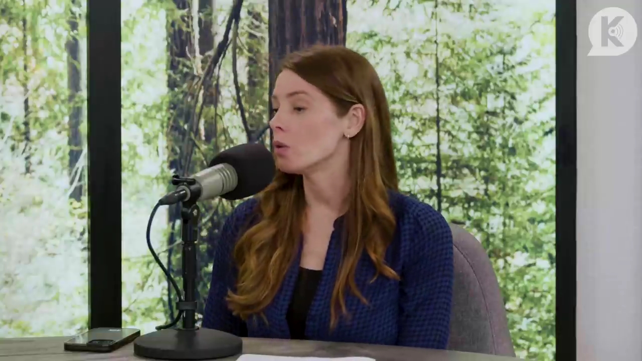 Ashley-Greene-dot-nl_TheTwilightEffectPostcast-Aflevering9NewMoonRewatchPart3of3-2711.jpg Ashley-Greene-dot-nl_TheTwilightEffectPostcast-Aflevering9NewMoonRewatchPart3of3-2711.jpg