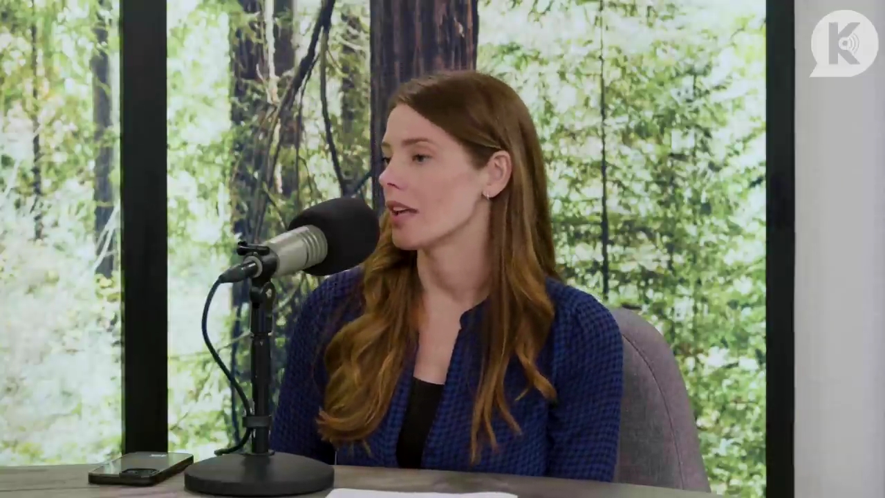 Ashley-Greene-dot-nl_TheTwilightEffectPostcast-Aflevering9NewMoonRewatchPart3of3-2712.jpg Ashley-Greene-dot-nl_TheTwilightEffectPostcast-Aflevering9NewMoonRewatchPart3of3-2712.jpg