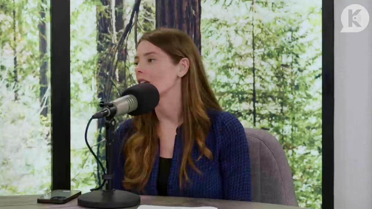 Ashley-Greene-dot-nl_TheTwilightEffectPostcast-Aflevering9NewMoonRewatchPart3of3-2719.jpg Ashley-Greene-dot-nl_TheTwilightEffectPostcast-Aflevering9NewMoonRewatchPart3of3-2719.jpg