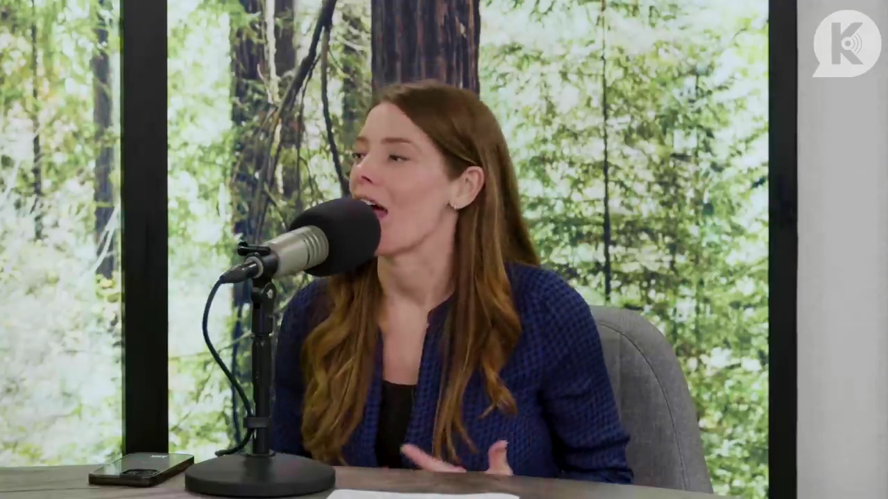 Ashley-Greene-dot-nl_TheTwilightEffectPostcast-Aflevering9NewMoonRewatchPart3of3-2728.jpg Ashley-Greene-dot-nl_TheTwilightEffectPostcast-Aflevering9NewMoonRewatchPart3of3-2728.jpg