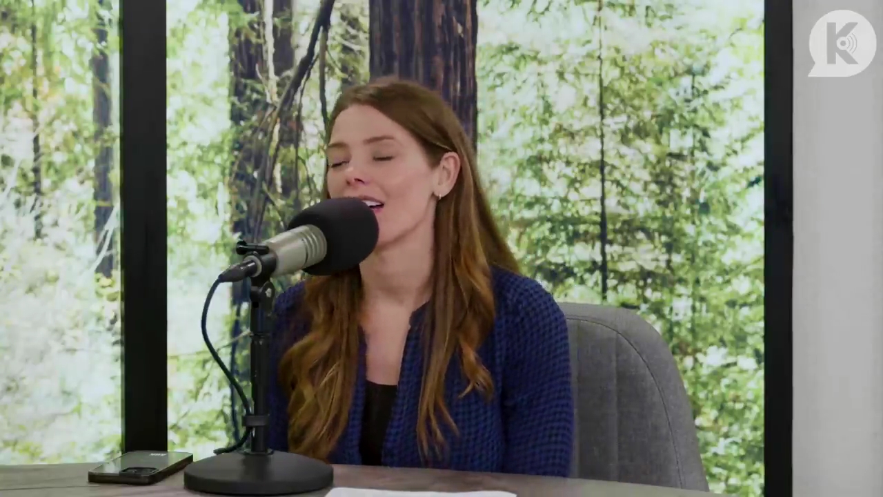 Ashley-Greene-dot-nl_TheTwilightEffectPostcast-Aflevering9NewMoonRewatchPart3of3-2729.jpg Ashley-Greene-dot-nl_TheTwilightEffectPostcast-Aflevering9NewMoonRewatchPart3of3-2729.jpg