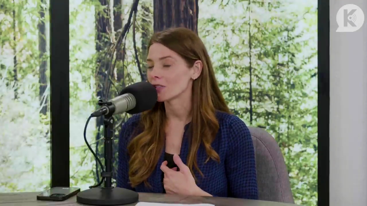 Ashley-Greene-dot-nl_TheTwilightEffectPostcast-Aflevering9NewMoonRewatchPart3of3-2744.jpg Ashley-Greene-dot-nl_TheTwilightEffectPostcast-Aflevering9NewMoonRewatchPart3of3-2744.jpg