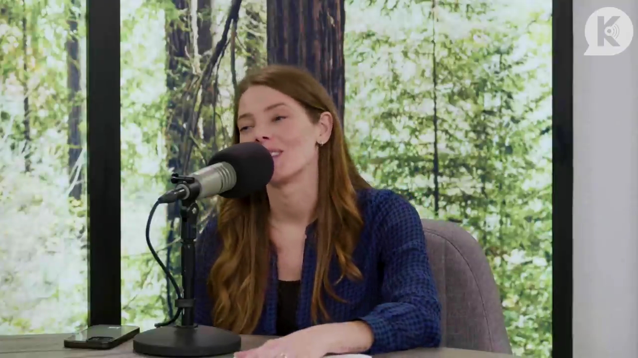 Ashley-Greene-dot-nl_TheTwilightEffectPostcast-Aflevering9NewMoonRewatchPart3of3-2754.jpg Ashley-Greene-dot-nl_TheTwilightEffectPostcast-Aflevering9NewMoonRewatchPart3of3-2754.jpg