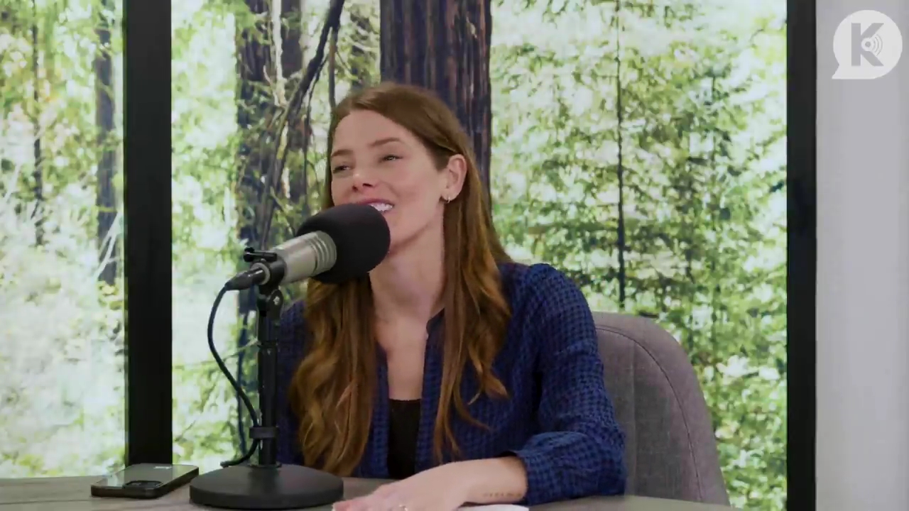 Ashley-Greene-dot-nl_TheTwilightEffectPostcast-Aflevering9NewMoonRewatchPart3of3-2756.jpg Ashley-Greene-dot-nl_TheTwilightEffectPostcast-Aflevering9NewMoonRewatchPart3of3-2756.jpg