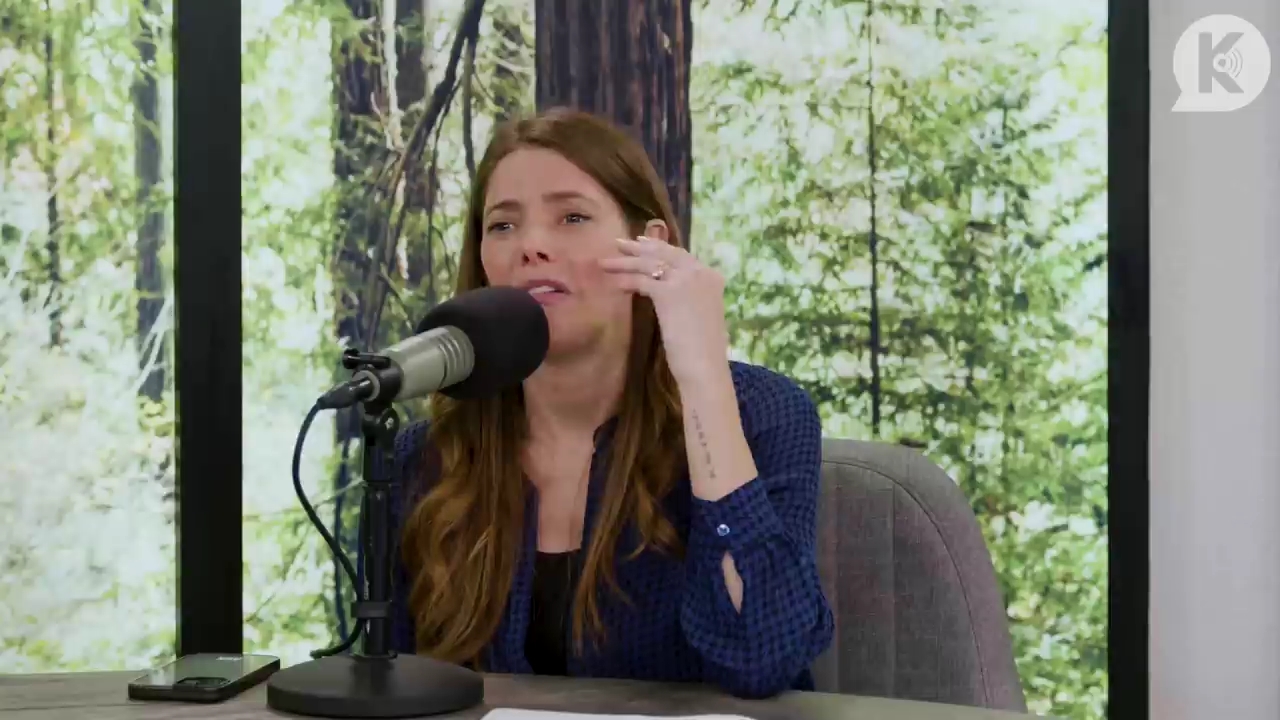 Ashley-Greene-dot-nl_TheTwilightEffectPostcast-Aflevering9NewMoonRewatchPart3of3-2771.jpg Ashley-Greene-dot-nl_TheTwilightEffectPostcast-Aflevering9NewMoonRewatchPart3of3-2771.jpg