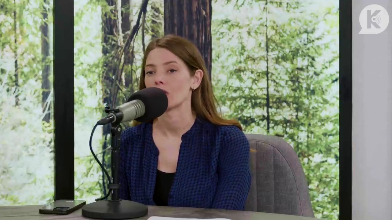 Ashley-Greene-dot-nl_TheTwilightEffectPostcast-Aflevering9NewMoonRewatchPart3of3-2814.jpg Ashley-Greene-dot-nl_TheTwilightEffectPostcast-Aflevering9NewMoonRewatchPart3of3-2814.jpg