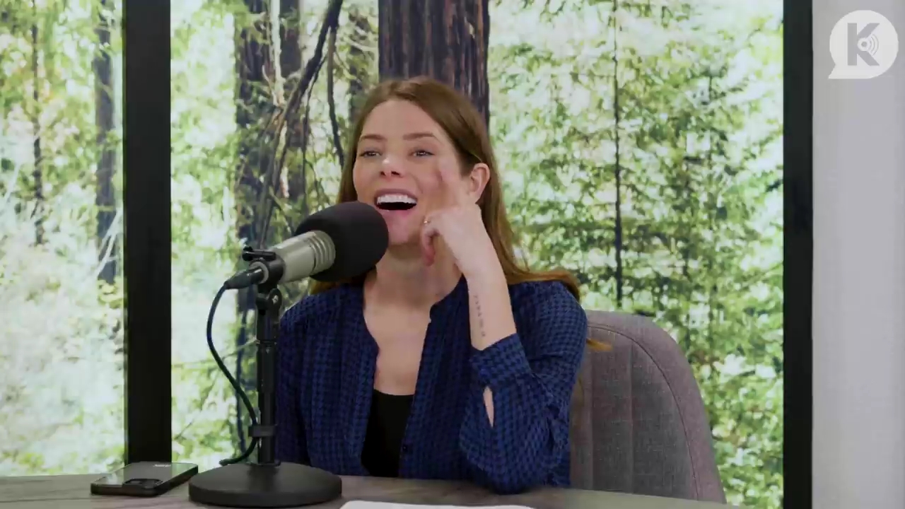 Ashley-Greene-dot-nl_TheTwilightEffectPostcast-Aflevering9NewMoonRewatchPart3of3-2825.jpg Ashley-Greene-dot-nl_TheTwilightEffectPostcast-Aflevering9NewMoonRewatchPart3of3-2825.jpg