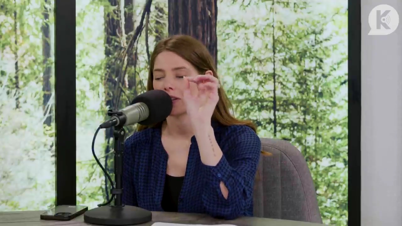 Ashley-Greene-dot-nl_TheTwilightEffectPostcast-Aflevering9NewMoonRewatchPart3of3-2829.jpg Ashley-Greene-dot-nl_TheTwilightEffectPostcast-Aflevering9NewMoonRewatchPart3of3-2829.jpg