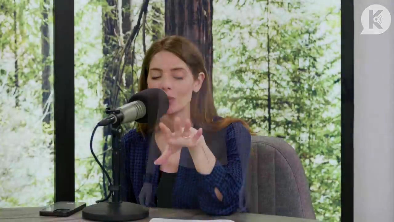 Ashley-Greene-dot-nl_TheTwilightEffectPostcast-Aflevering9NewMoonRewatchPart3of3-2892.jpg Ashley-Greene-dot-nl_TheTwilightEffectPostcast-Aflevering9NewMoonRewatchPart3of3-2892.jpg