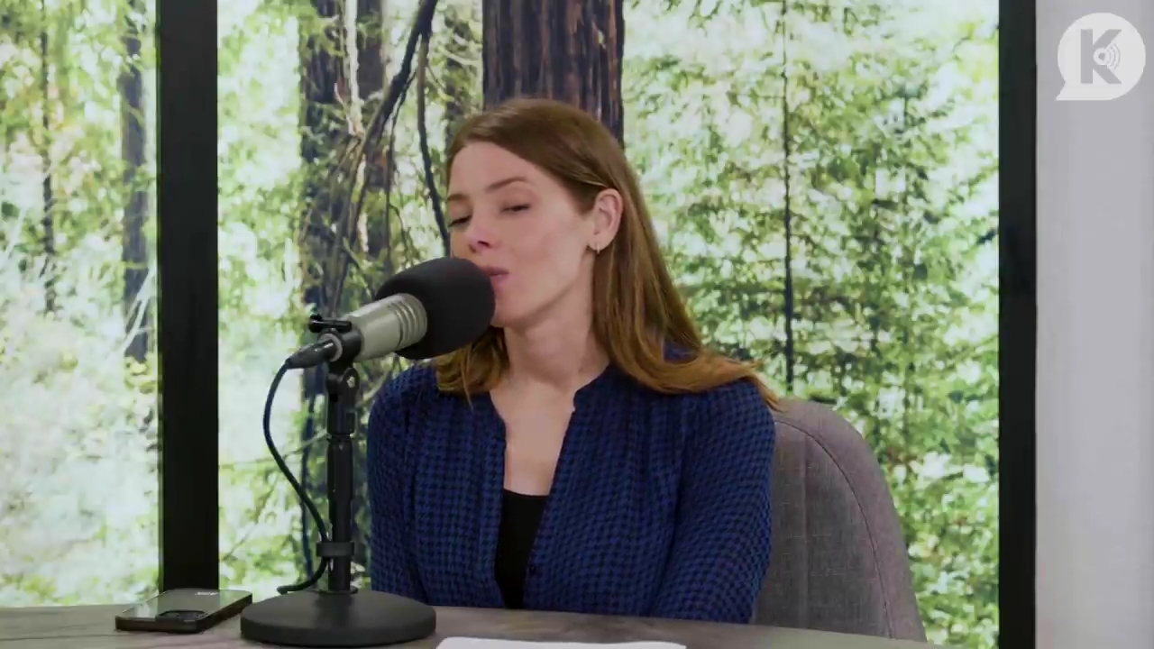 Ashley-Greene-dot-nl_TheTwilightEffectPostcast-Aflevering9NewMoonRewatchPart3of3-2915.jpg Ashley-Greene-dot-nl_TheTwilightEffectPostcast-Aflevering9NewMoonRewatchPart3of3-2915.jpg