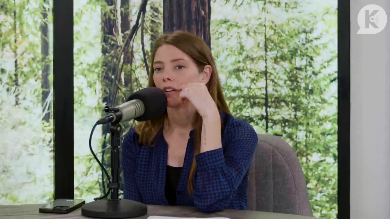 Ashley-Greene-dot-nl_TheTwilightEffectPostcast-Aflevering9NewMoonRewatchPart3of3-2971.jpg Ashley-Greene-dot-nl_TheTwilightEffectPostcast-Aflevering9NewMoonRewatchPart3of3-2971.jpg