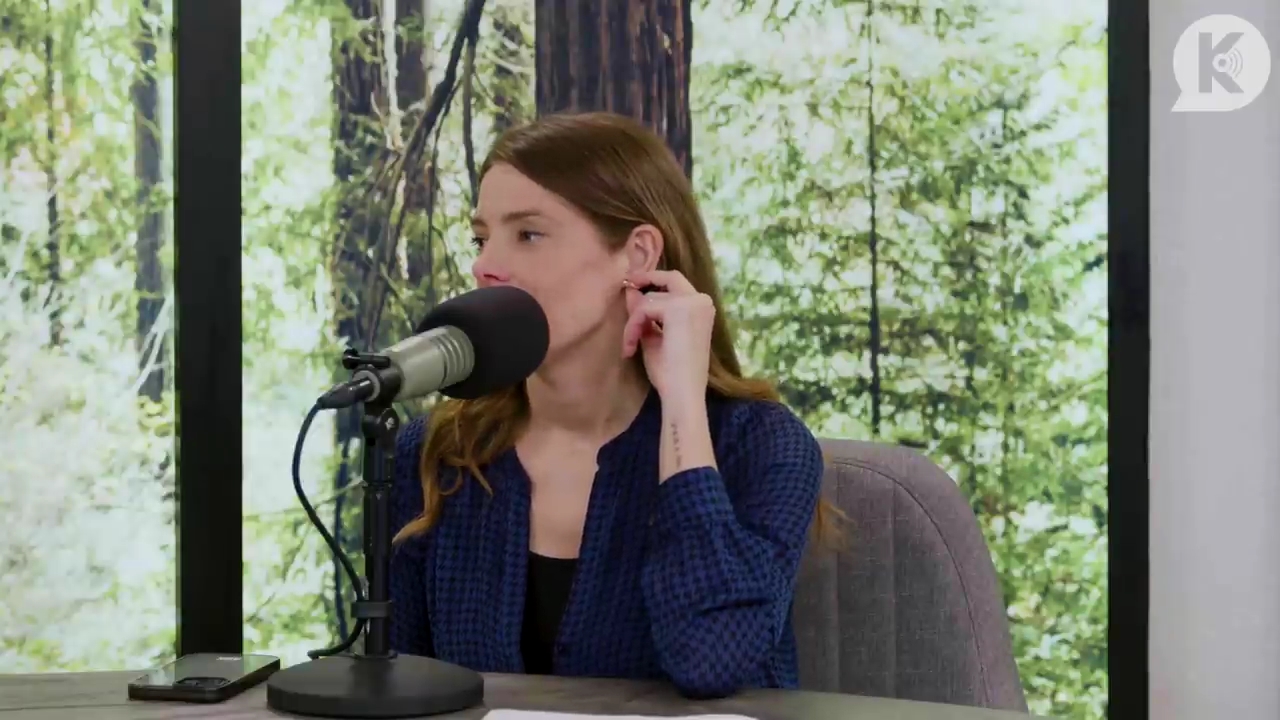 Ashley-Greene-dot-nl_TheTwilightEffectPostcast-Aflevering9NewMoonRewatchPart3of3-3011.jpg Ashley-Greene-dot-nl_TheTwilightEffectPostcast-Aflevering9NewMoonRewatchPart3of3-3011.jpg