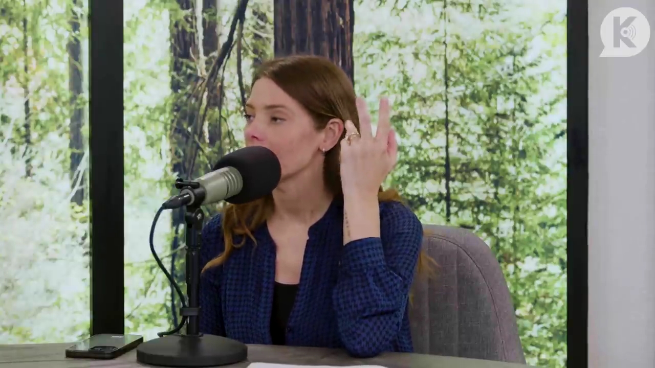 Ashley-Greene-dot-nl_TheTwilightEffectPostcast-Aflevering9NewMoonRewatchPart3of3-3014.jpg Ashley-Greene-dot-nl_TheTwilightEffectPostcast-Aflevering9NewMoonRewatchPart3of3-3014.jpg